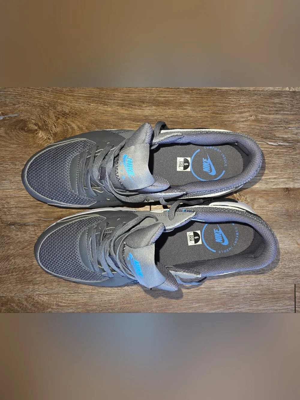 Used Mens Nike Air Max Size 9 No Box Worn Once